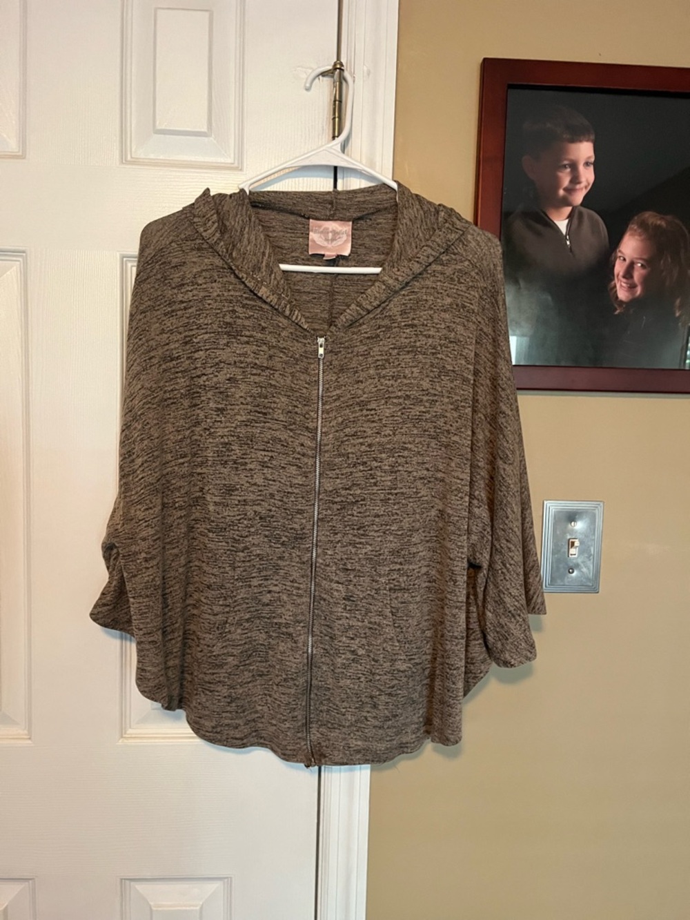 Romeo and Juliet COUTURE hooded poncho cape size small heathered gray